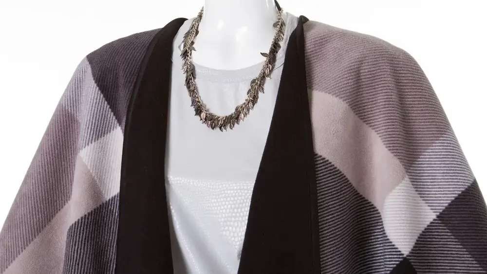 Como combinar colares com blusas